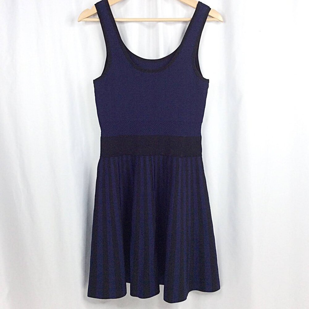 Women's Guess Sweater Tank Dress Size Large Fit Flare Striped Bodycon Knit - Picture 2 of 7